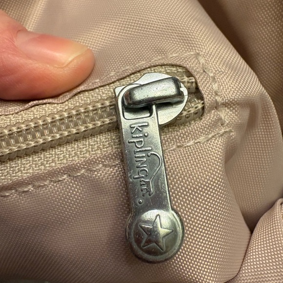 Kipling Pahneiro handbag in an artistic flower print - Picture 7 of 9